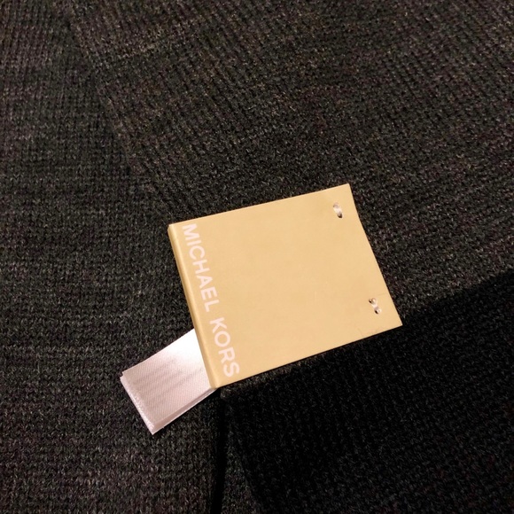 NWT Michael Kors Black Grey Contrast Scarf - Picture 3 of 4
